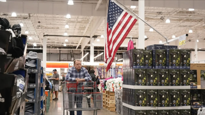 Mỹ: Niềm tin tiêu dùng xuống thấp nhất trong ba năm